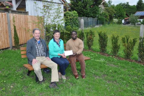 Neupflanzung und Bänke für Edlinger Friedhof 2013