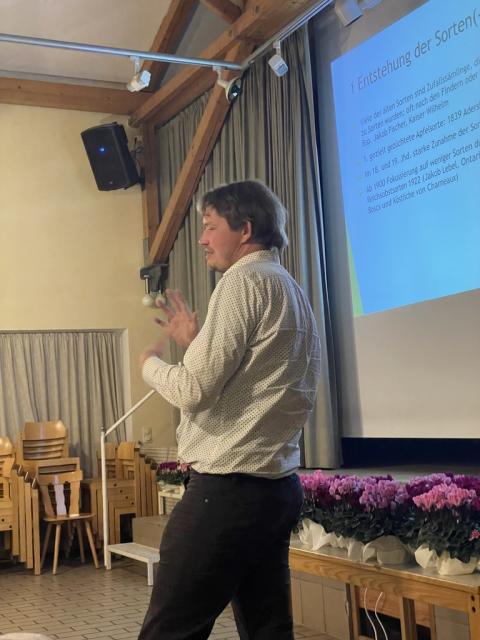 0011-C9E83301-B88B-45F9-9DD1-D30094404089_1_105_c